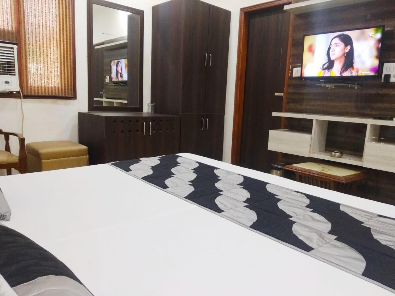 Hotel Spb 87 Near Karol Bagh Metro Station Delhi Ngoại thất bức ảnh