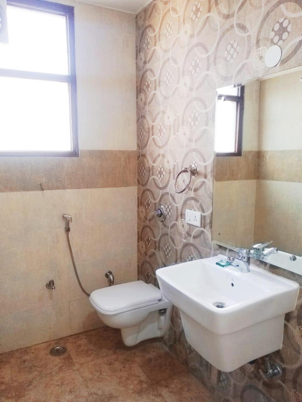 Hotel Spb 87 Near Karol Bagh Metro Station Delhi Ngoại thất bức ảnh